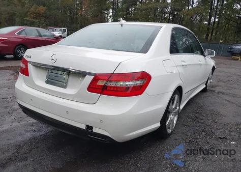 2011 Mercedes-Benz E 350 z USA, uszkodzony, nr VIN WDDHF5GB3BA346388